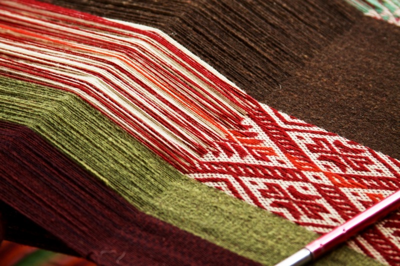 Amostra da tradicional tecelagem manual dos Andes peruanos