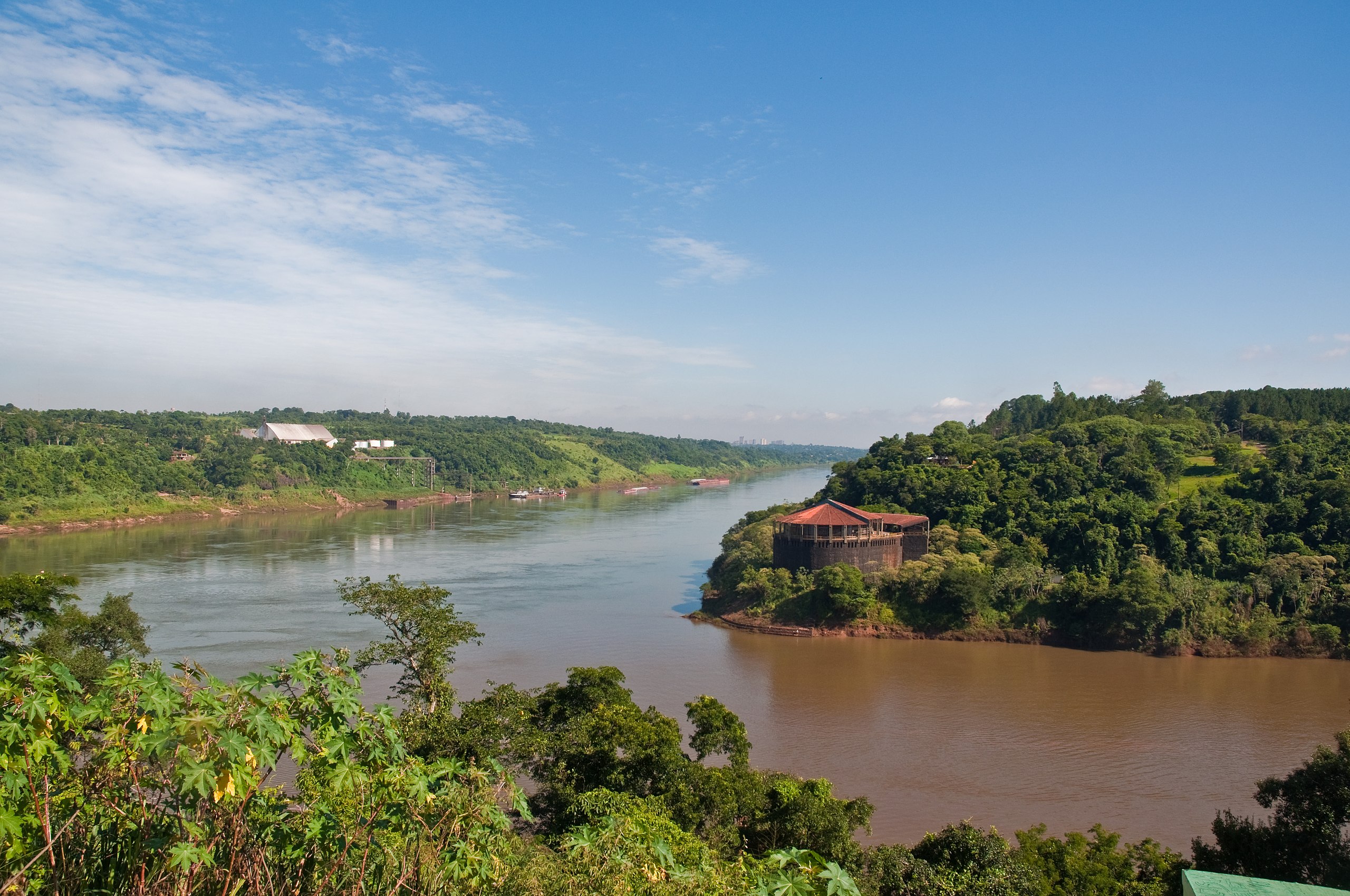 Río Paraná en la Provincia de Misiones, Argentina Río Paraná en la Provincia de Misiones, Argentina