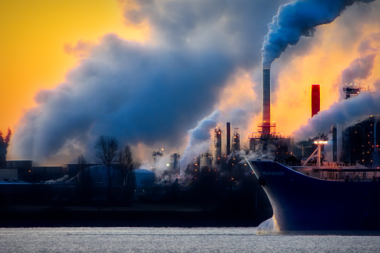 Crucero e industria contaminando Crucero e industria contaminando